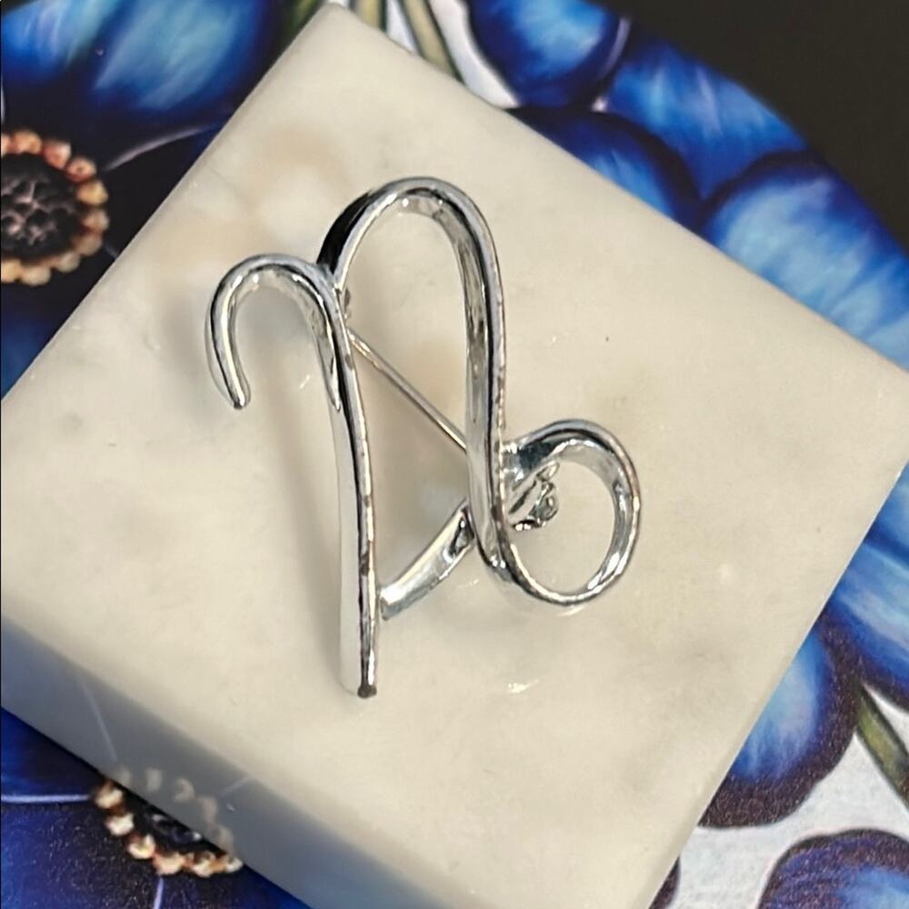 Vintage Sarah Coventry Brooch Letter N Silver tone #126. Cursive